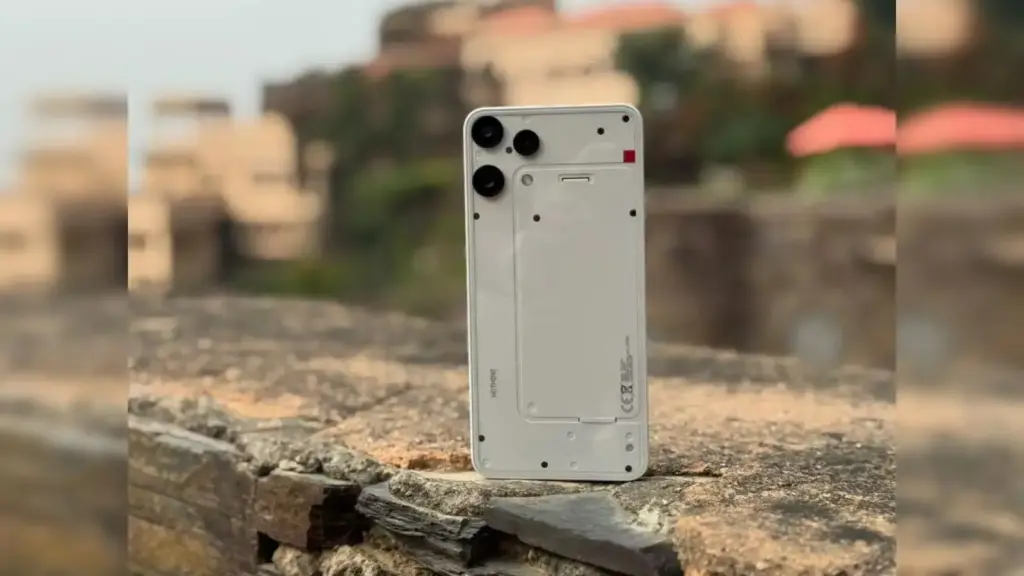 nothing phone 3a lite hands on fewer lights same vibe