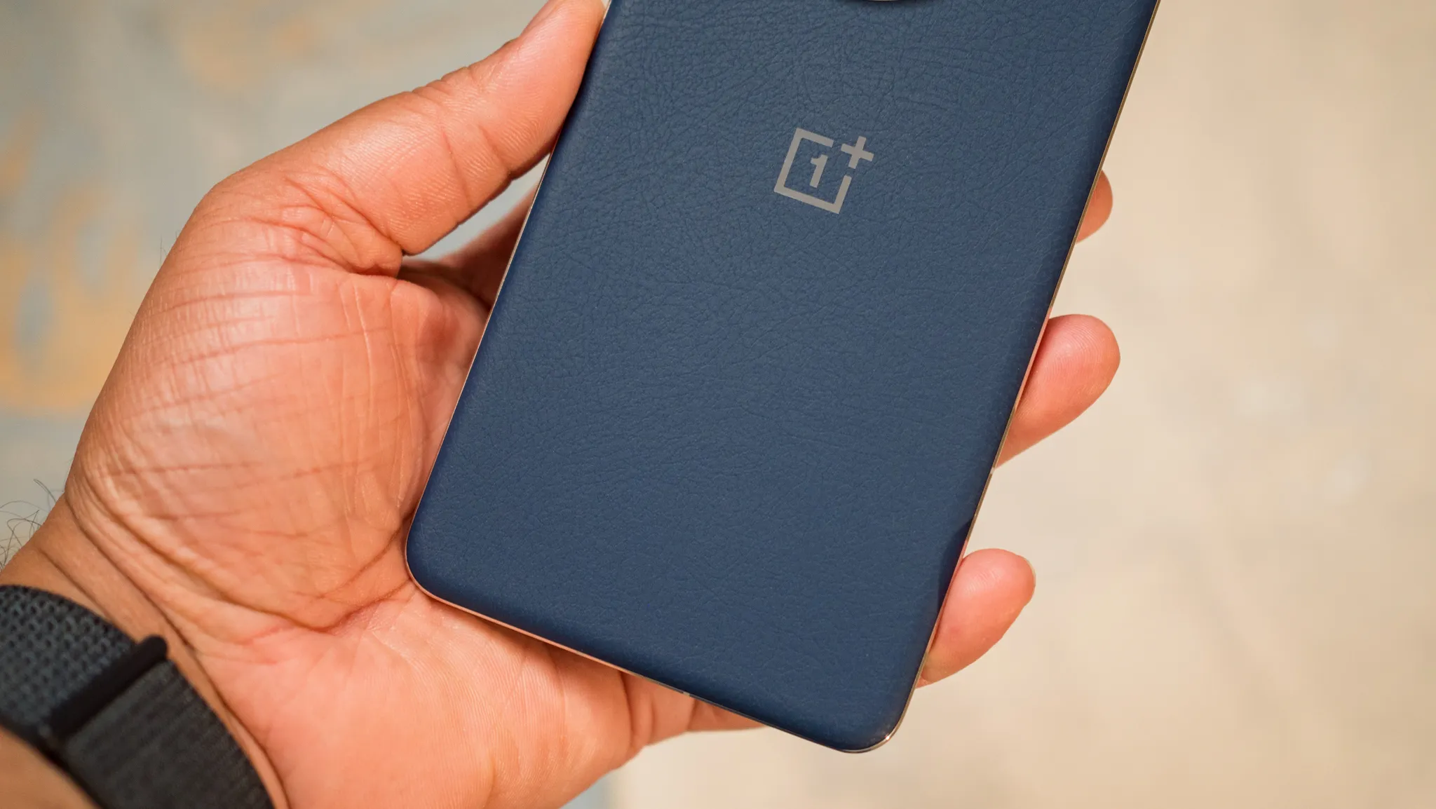 OnePlus 15 specs leaked on Geekbench: 16GB of RAM, Snapdragon Elite 2 and Android 16